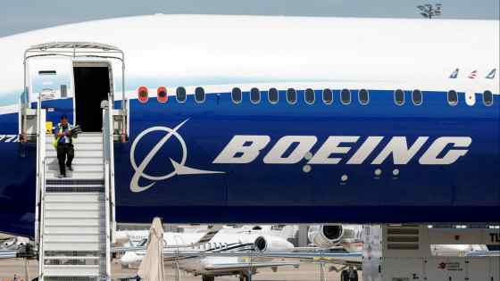 Boeing launches $19bn share sale to bolster finances and avoid downgrade